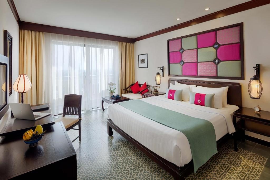 Deluxe King Room with Balcony and Ocean/Riverside View