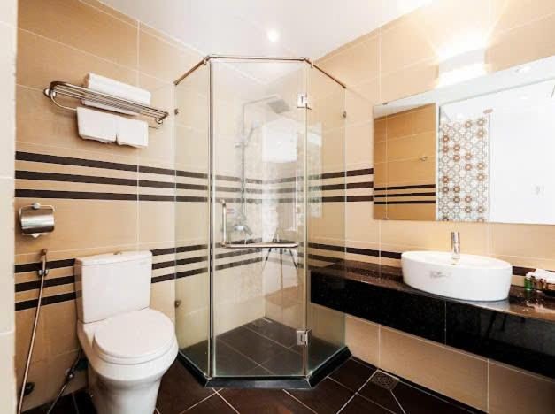 Phòng Deluxe Giường Đôi Có Ban Công