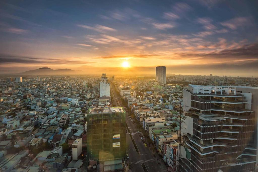 Premier Deluxe Twin Room with City View – High Floor