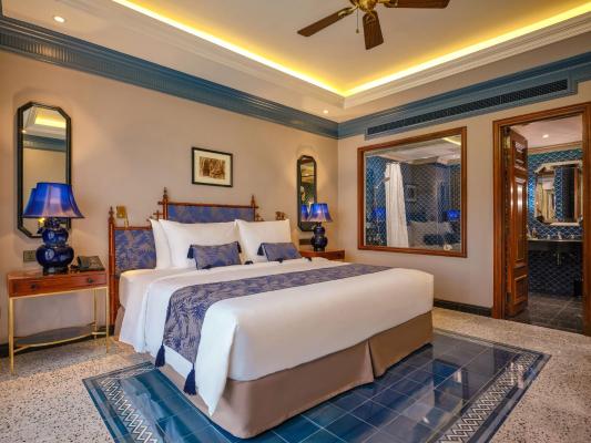 Junior Suite River View – Free Traditional Costume