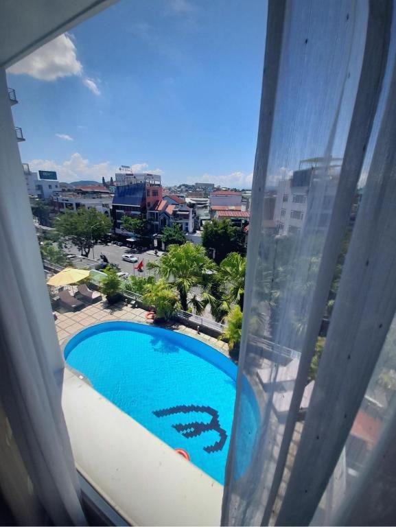 Phòng Superior đôi hoặc 2 giường đơn nhìn ra hồ bơi