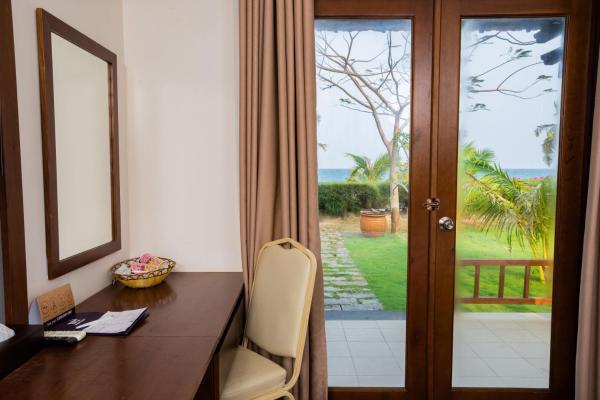 Phòng Bungalow Deluxe 2 Giường Đơn Có Sân Hiên – Nhìn Ra Biển