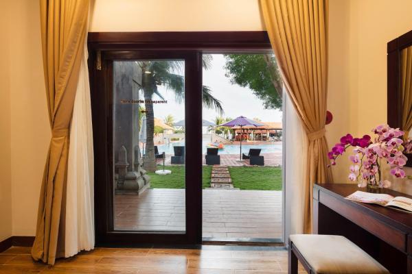 Suite Senior Giường Đôi Nhìn Ra Hồ Bơi