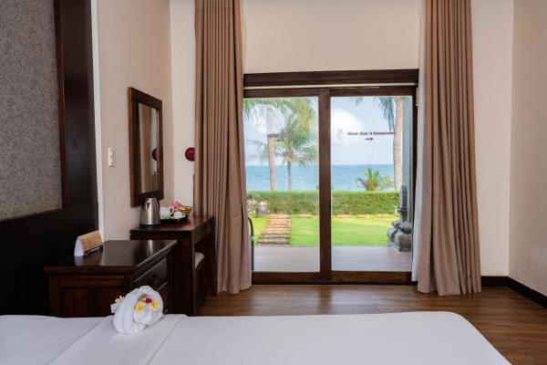 Suite Senior Giường Đôi Có Sân Hiên – Nhìn Ra Biển