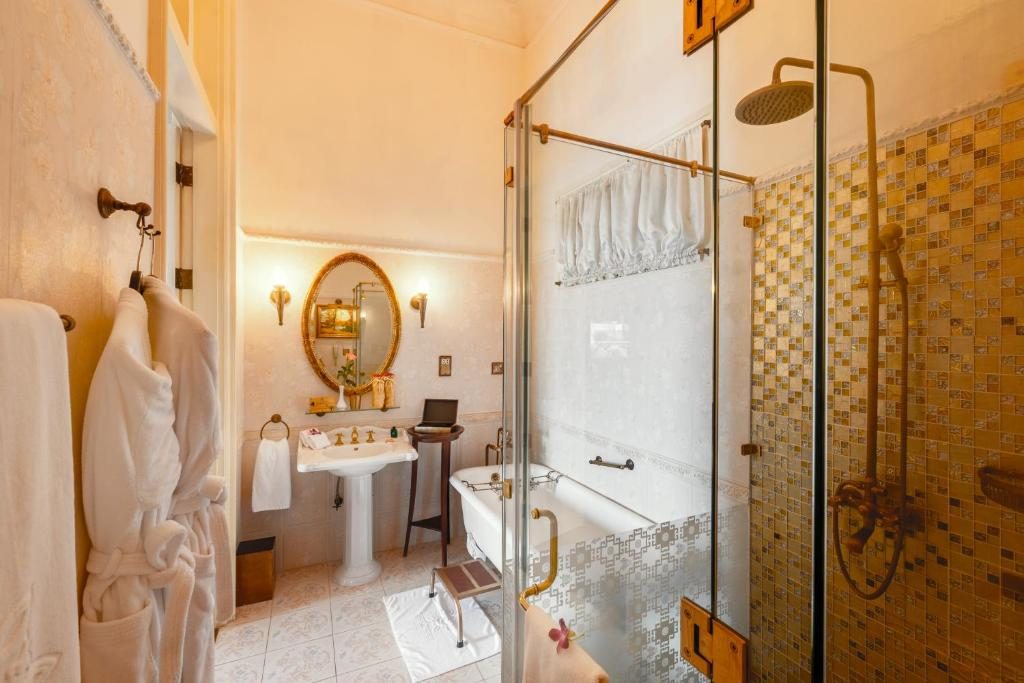 Luxury with Balcony – High Tea Inclusive