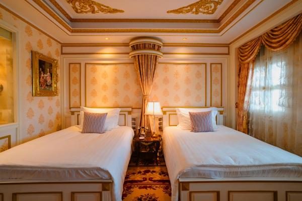 Royal Superior – High Tea Inclusive