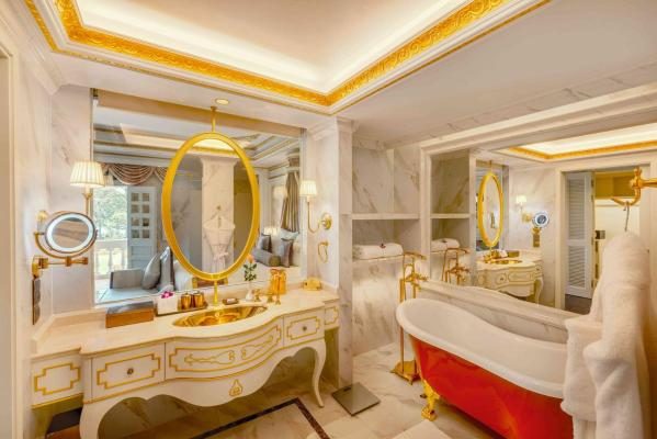 Royal Lurury – High Tea Inclusive