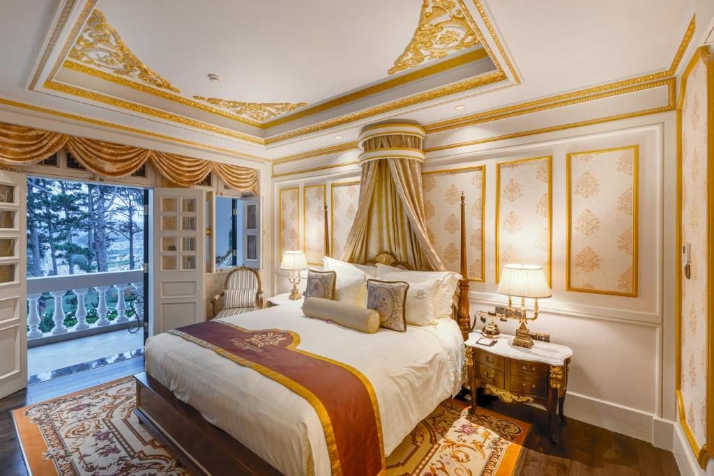 Royal Suite – High Tea Inclusive