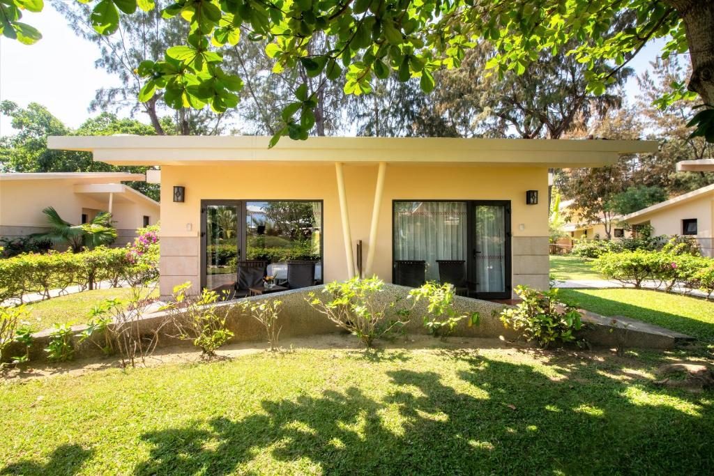 Garden Bungalow Twin Room with Terrace