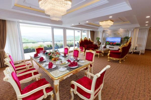 Suite Tổng Thống Nhìn Ra Thành Phố Và Thung Lũng