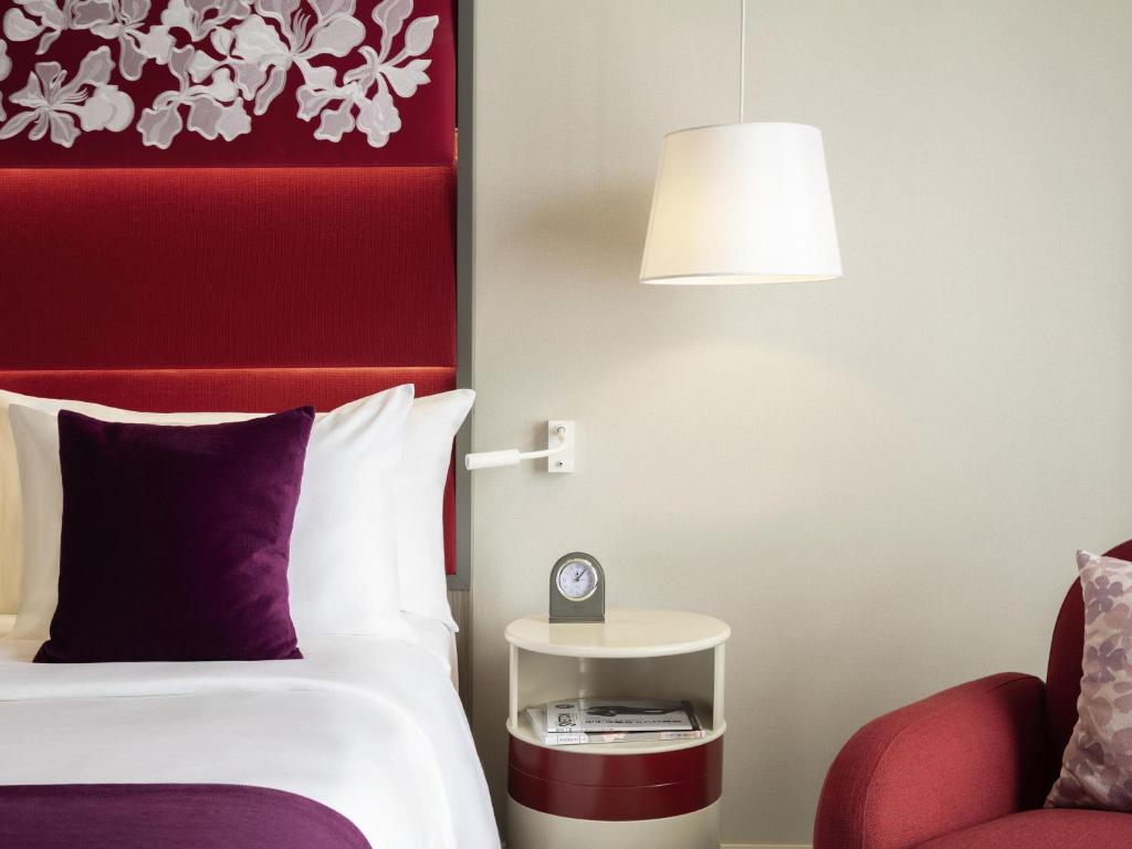 Suite Deluxe Có Giường Cỡ King – Quyền Lui Tới Privilege Lounge