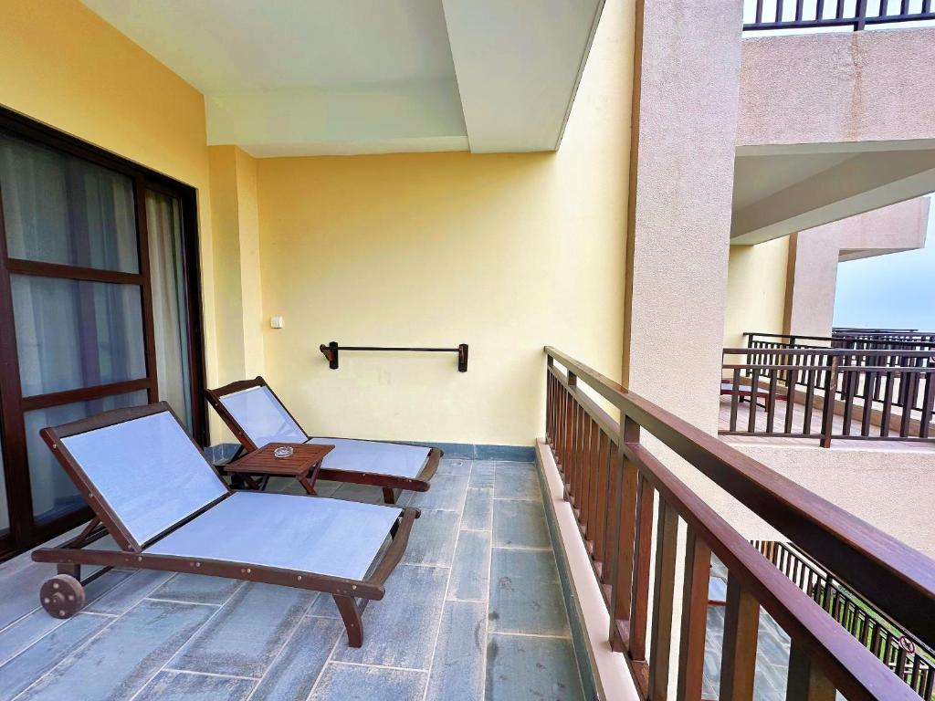 Premier Ocean View Double Room with Balcony and Bathtub