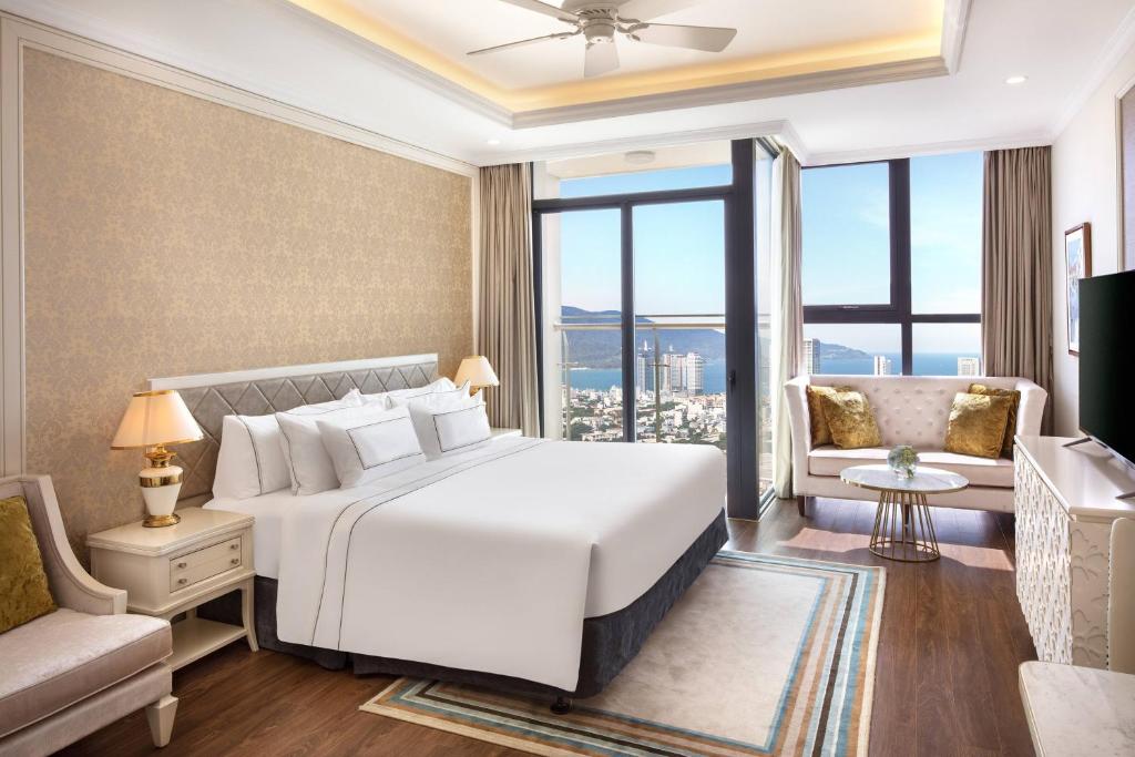 Deluxe Room with Horizon View and Balcony