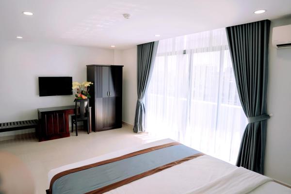 Phòng Deluxe Giường Đôi Có Ban Công