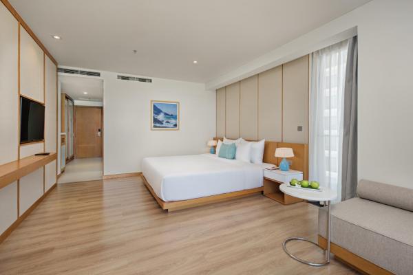 Grand Suite Two-bedrooms Ocean view with Balcony – Daily Laundry Offer