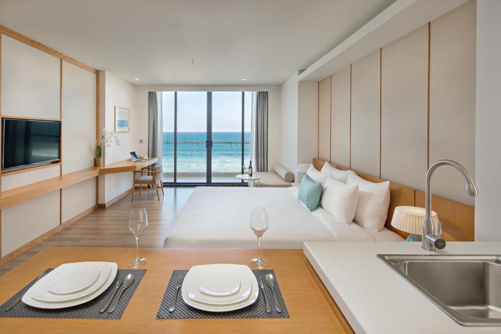 Special Offer – Family Suite Two-Bedroom Ocean View with Balcony