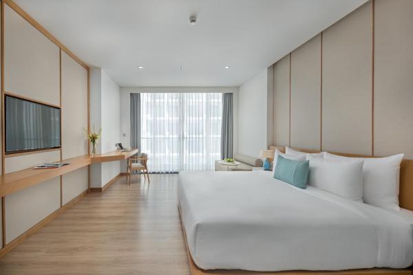 Premier Double Room with Partial Sea View with Balcony