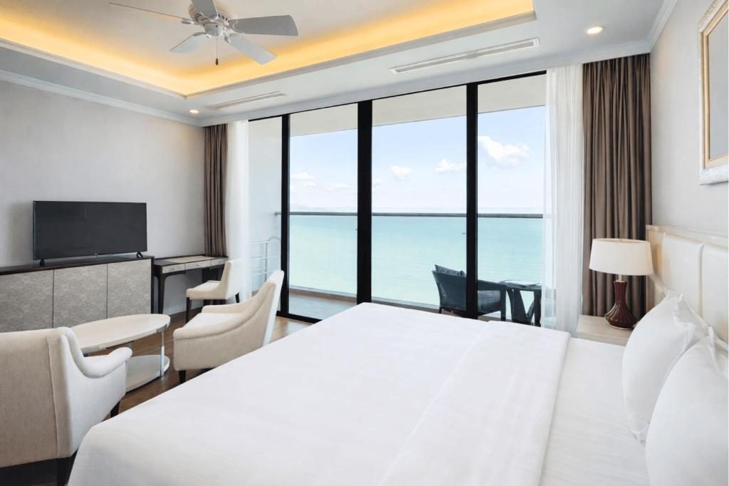 Studio King Oceanfront View – Free Jjimjilbang tickets
