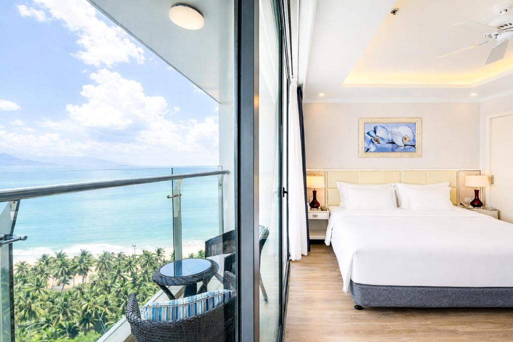 King Studio with Ocean view – Free 2 Kids