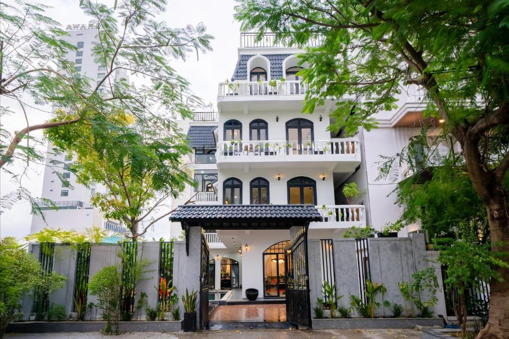 Sila Vana Villa – Private 7BRs Pool Villa My Khe Beach Da Nang