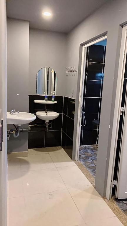 Giường Tầng Trong Phòng Ngủ Tập Thể Cho Nam
