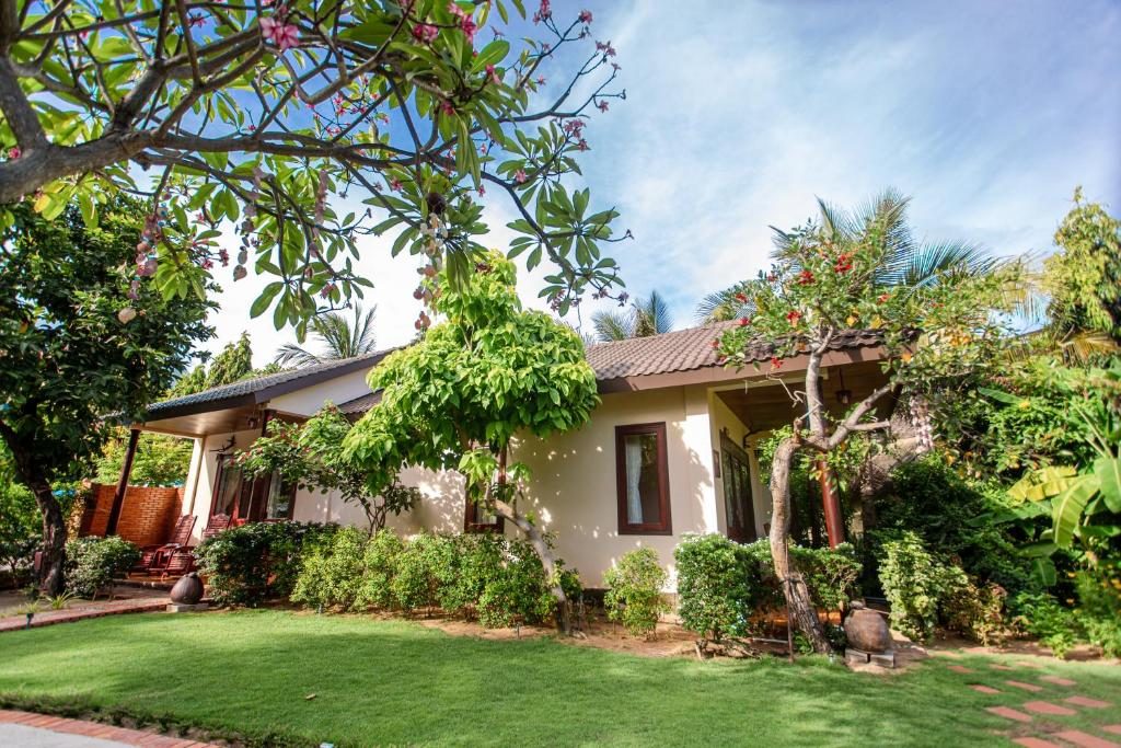 Bungalow Giường Đôi Nhìn ra Vườn