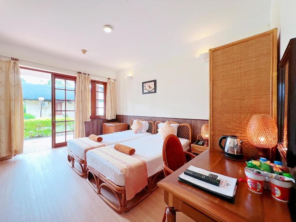 Double or Twin Room with Garden View – Free Minibar in Room