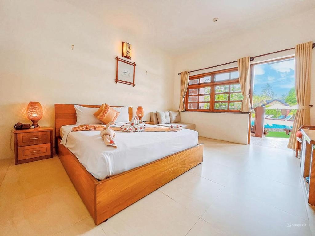 Superior Double or Twin Room with Pool View – Free Minibar in Room