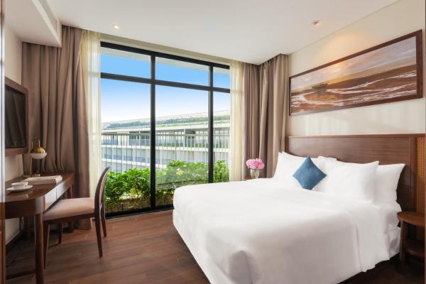 Two-Bedroom Executive Queen Room with Sea View