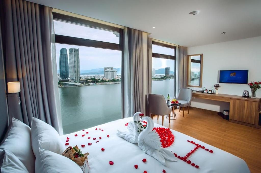 Suite Nhìn Ra Sông
