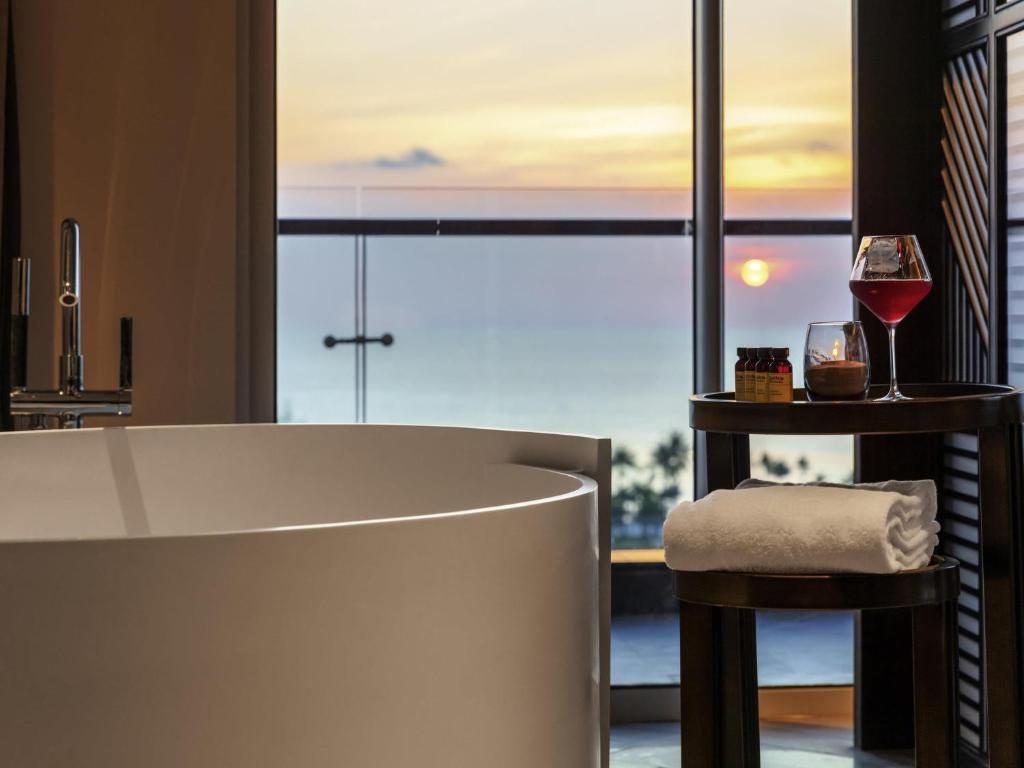 King Suite with Ocean View – Executive Privilege Pass