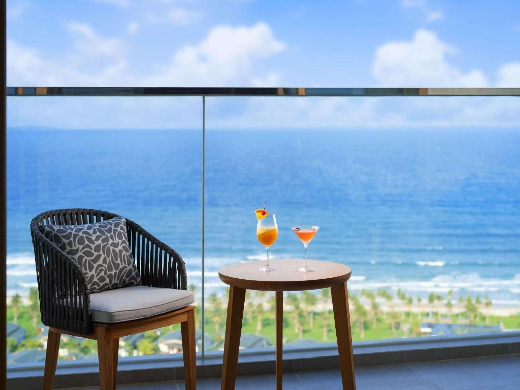 Studio Thông Nhau Có Giường Sofa Và Tầm Nhìn Ra Biển