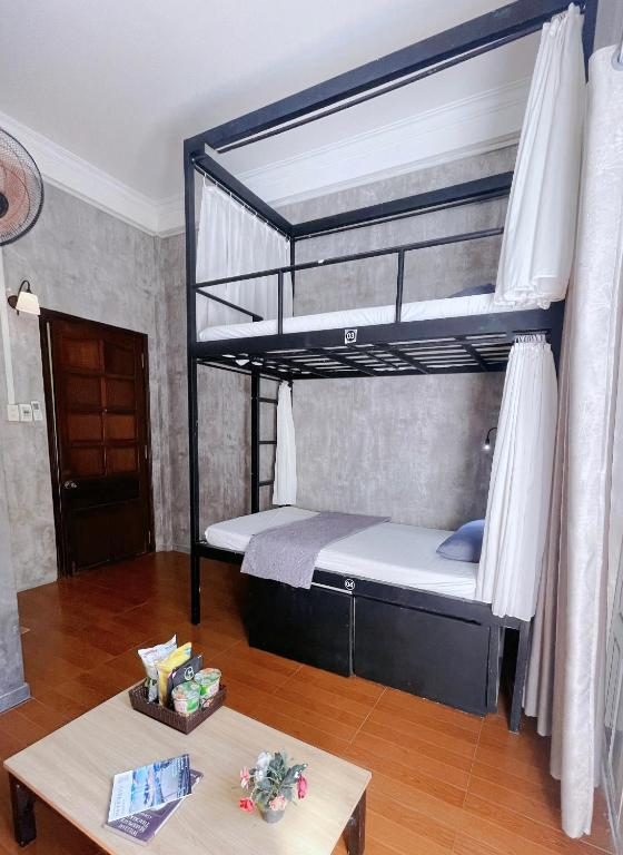 Giường trong Phòng ngủ tập thể cả Nam và Nữ 4 Người