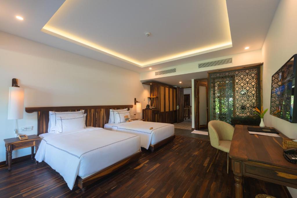 Balcony King Room – Spa Included