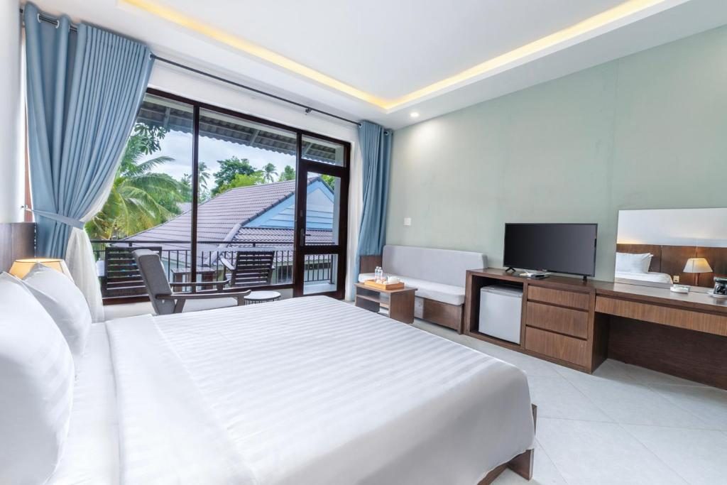 Phòng Deluxe Giường Đôi Nhìn Ra Hồ Bơi