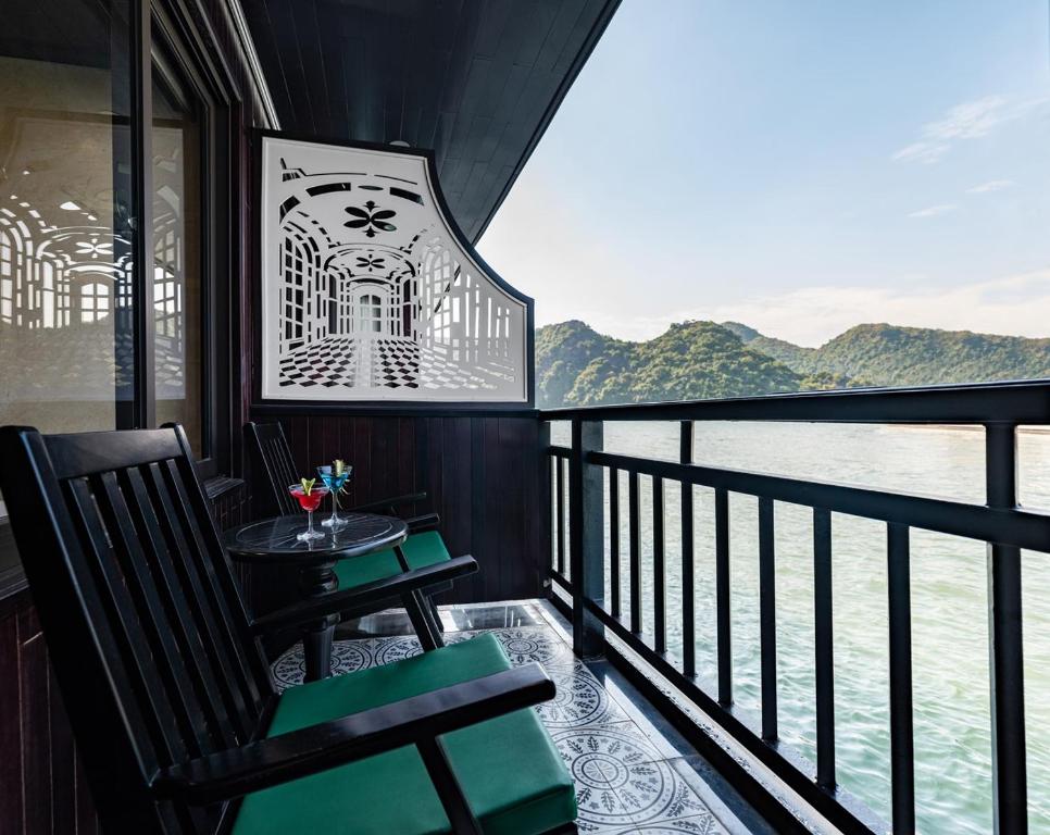 Suite 3 Người Có Ban Công Riêng – 2 Ngày 1 Đêm