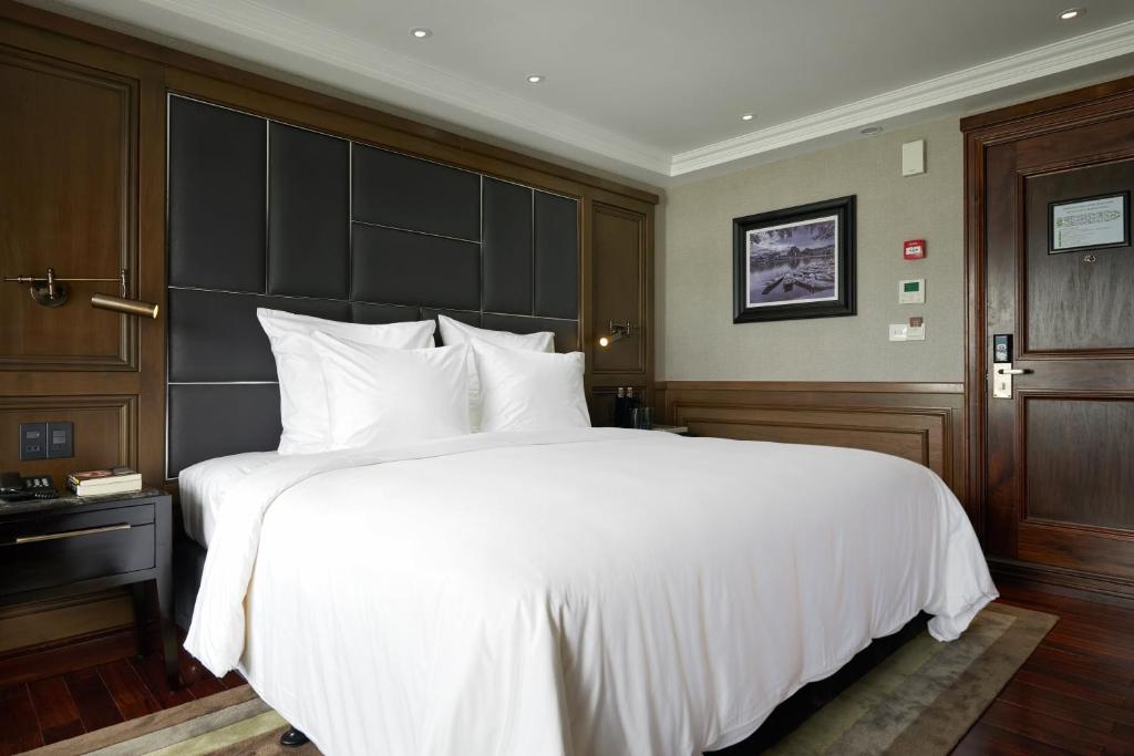 Combo Grand Balcony Cabin & Transfer 2 ways from/to Hanoi Old Quarter
