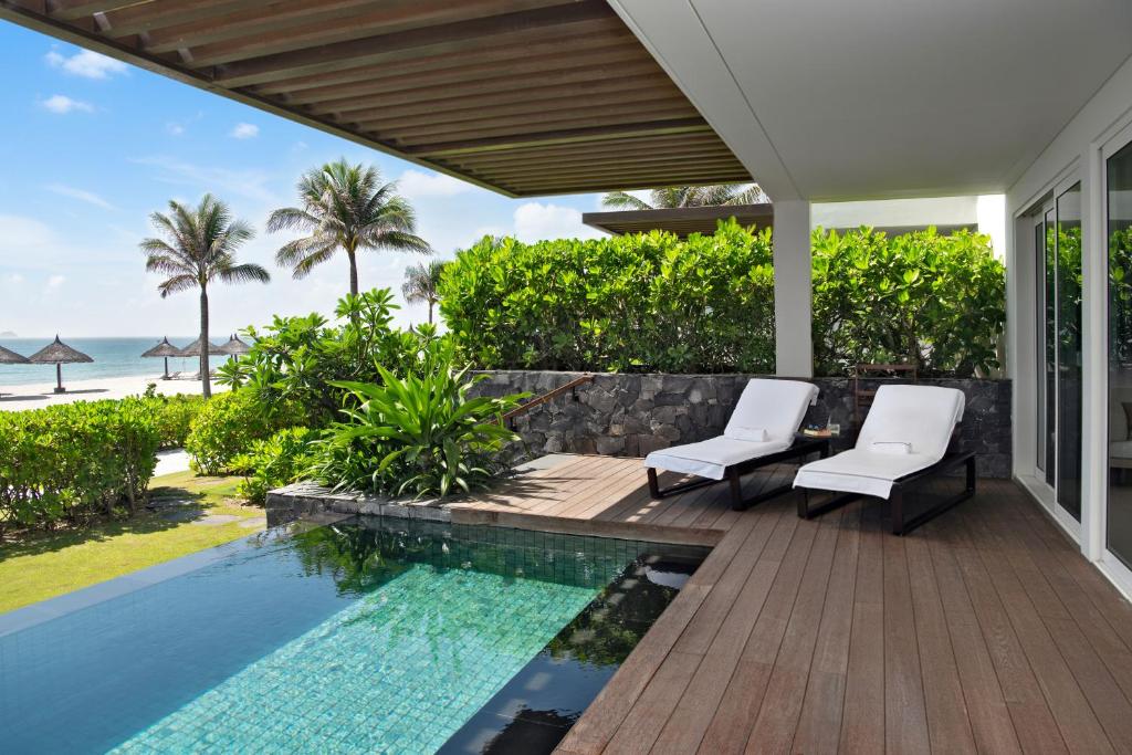 2 Bedrooms Villa, Private Pool, Beach Front- King Beds