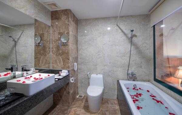 Phòng Deluxe 3 Người Nhìn Một Phần Ra Sông