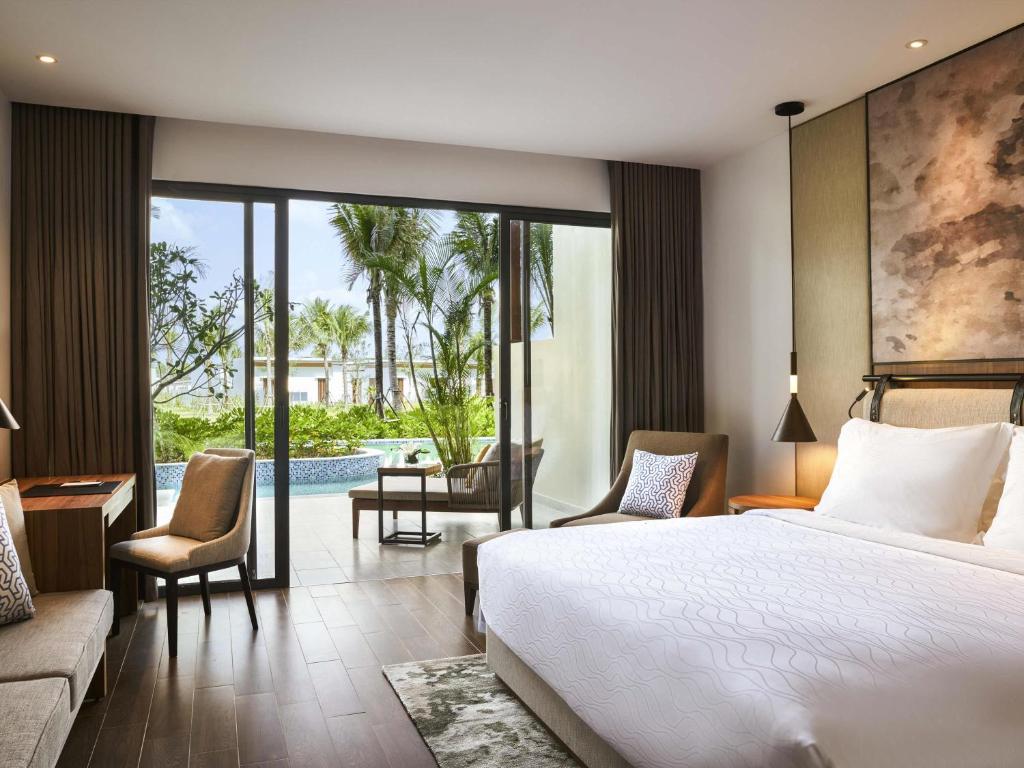 Phòng Superior Có Giường Cỡ King Và Lối Đi Thẳng Ra Hồ Bơi