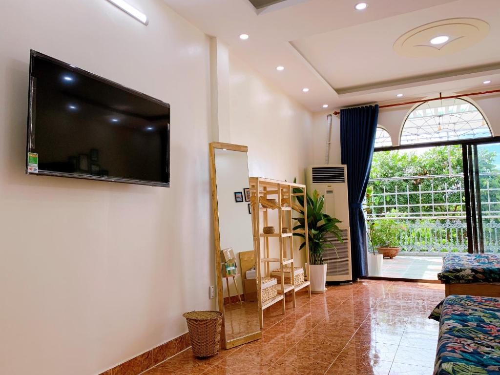 Xoài Xanh Hostel & Villa