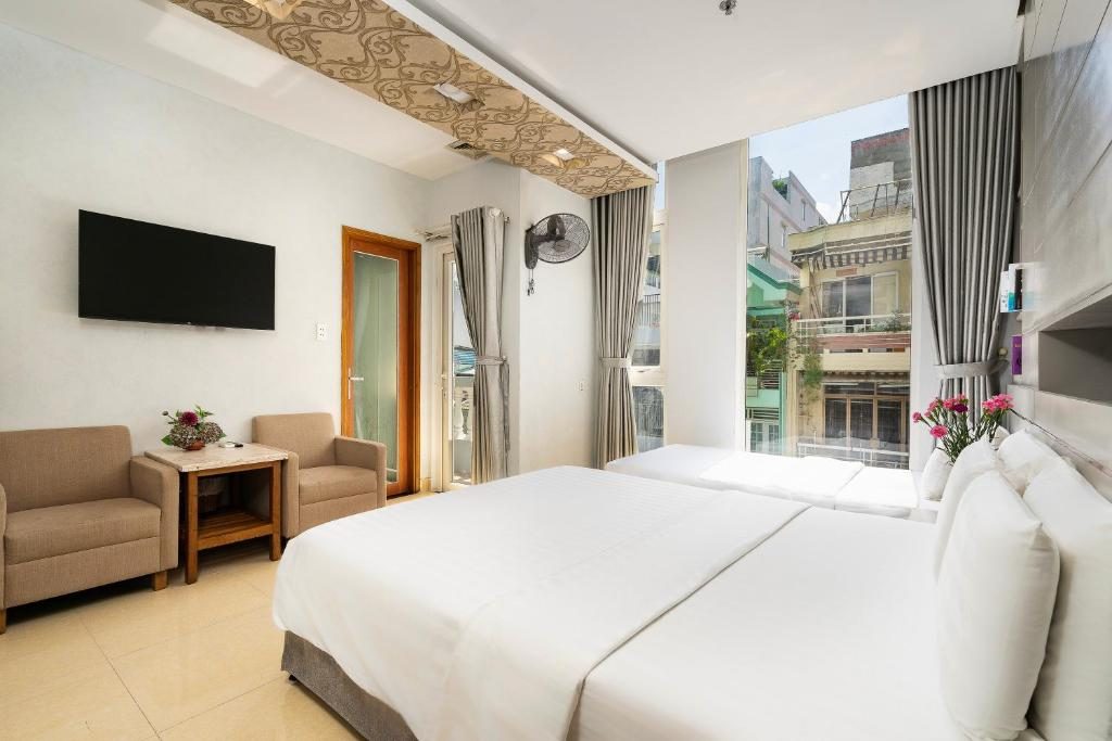 Phòng 3 Người Nhìn Ra Thành Phố