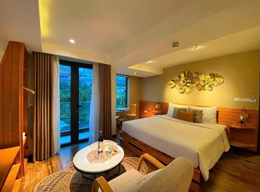 Phòng Premier Deluxe Giường Đôi Có Ban Công