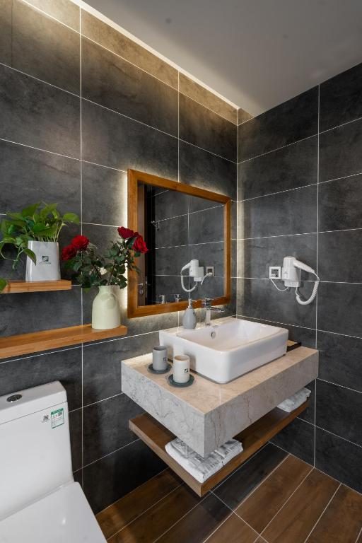 Căn Hộ Premier 2 Phòng Ngủ Có Ban Công Nhìn Ra Thành Phố