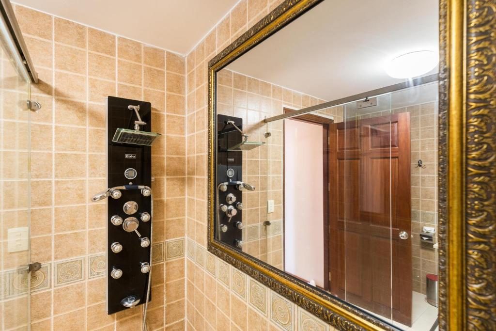 Suite Gia Đình Deluxe