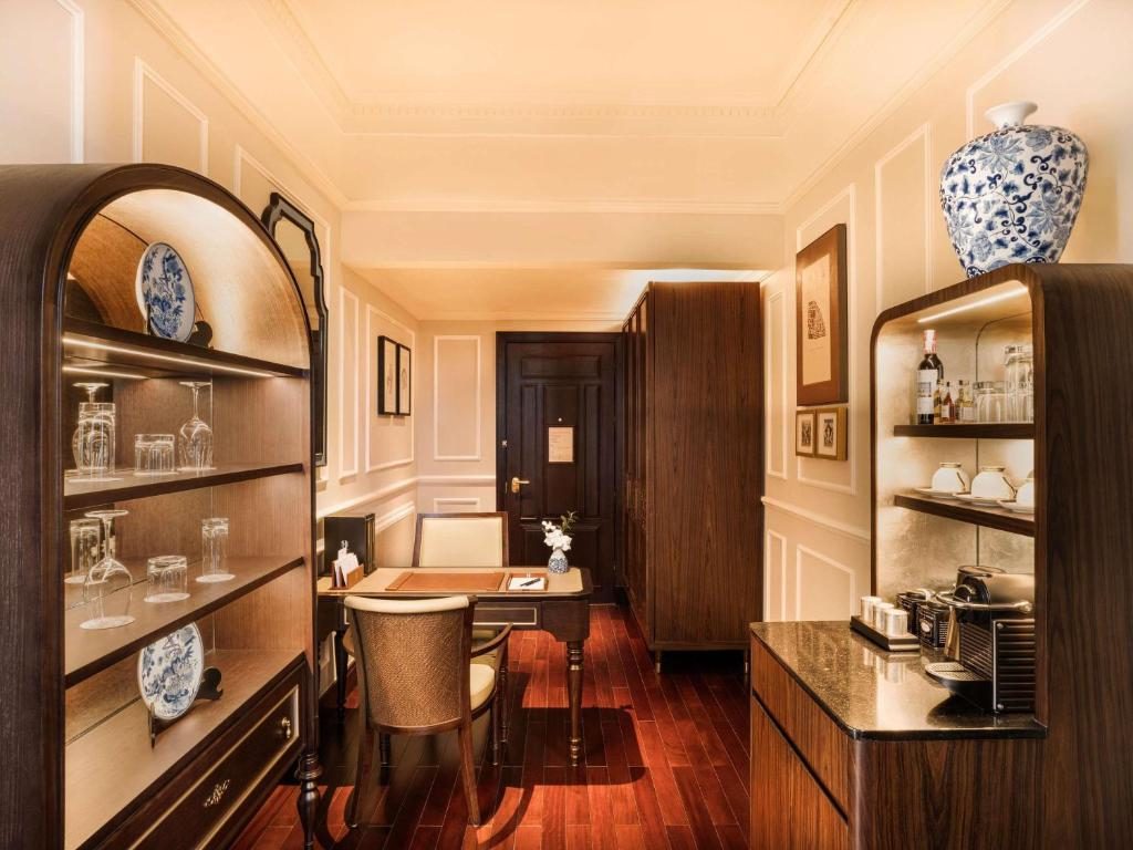 Suite Metropole Chái Di Sản Có Giường Cỡ King – Quyền Lợi Và Đặc Quyền Metropole