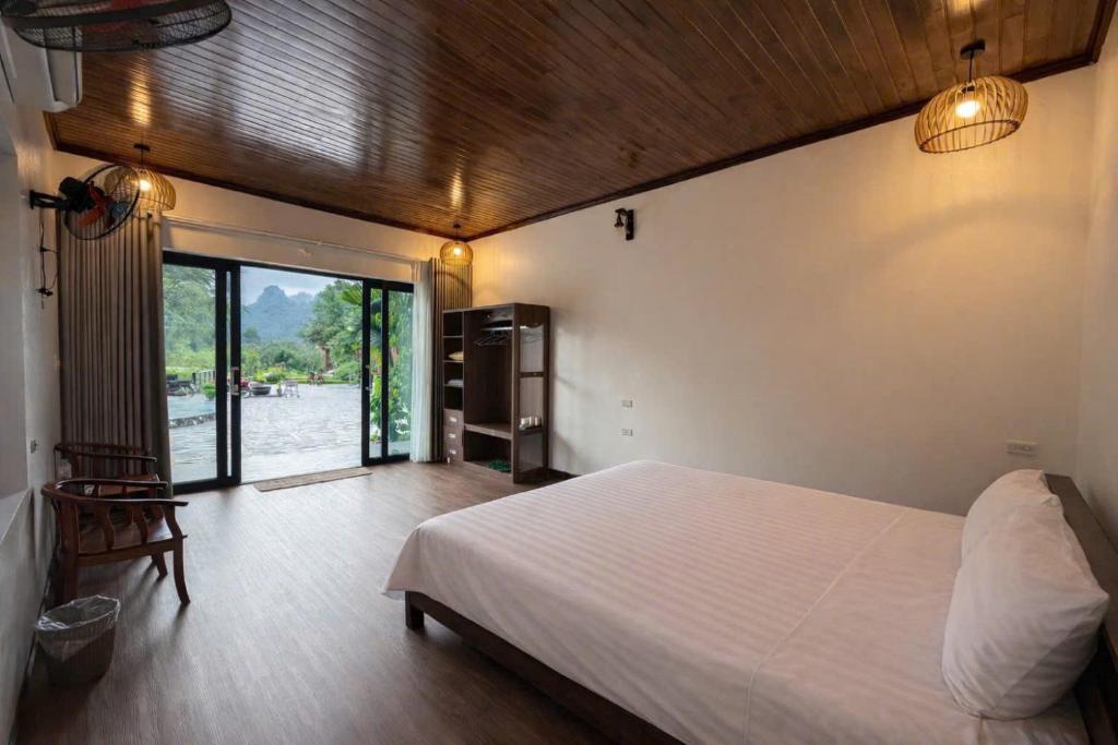 Phòng Có Giường Cỡ King Nhìn Ra Hồ Nước