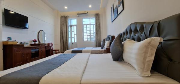 Phòng Deluxe Giường Đôi Có Ban Công