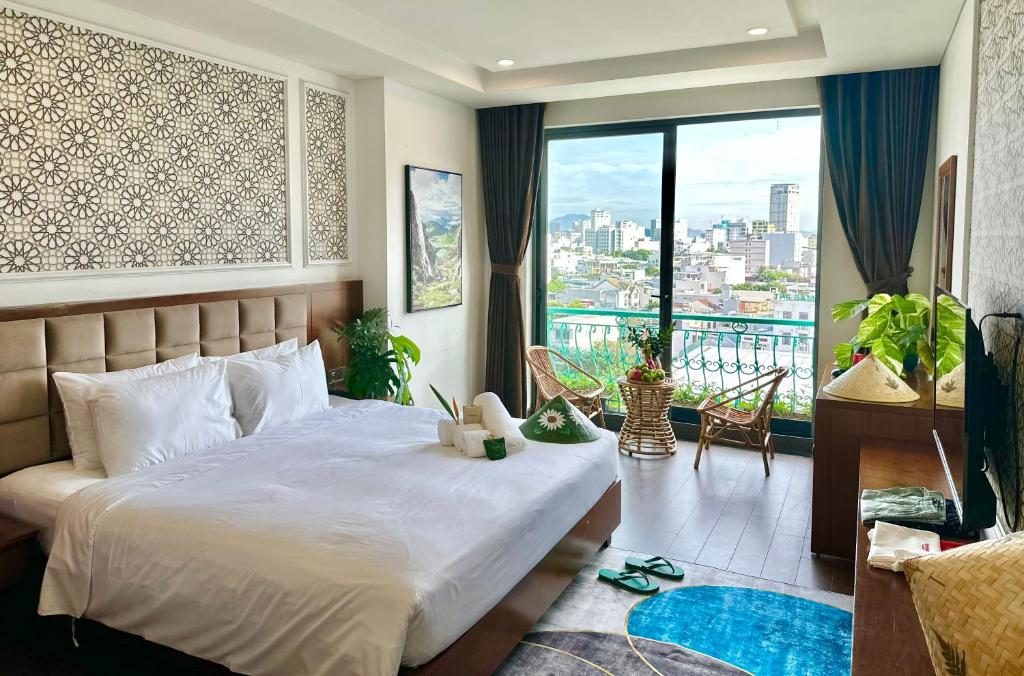 Phòng Deluxe Giường Đôi Có Ban Công
