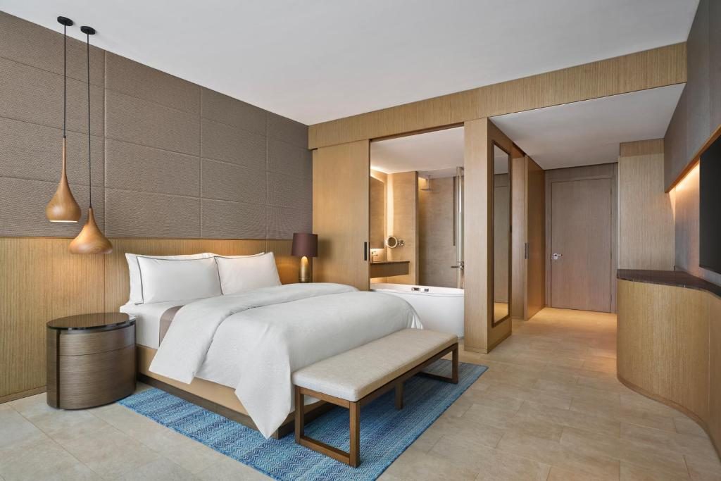 Deluxe Garden view with King Bed and Balcony